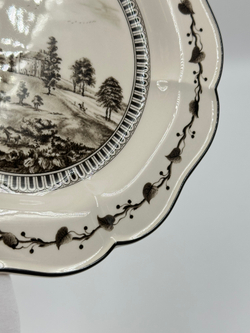 Тарелка Wedgwood «Зелёная лягушка» («View of the Shepherds Lodge, Envil, Staffordshire»)