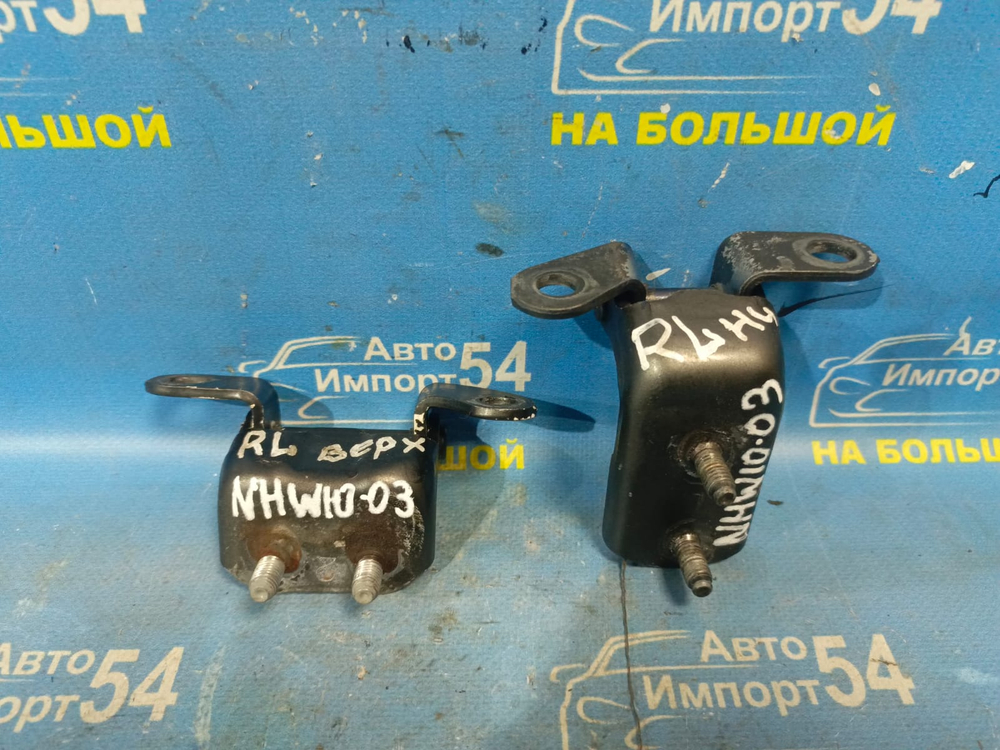 Петля двери задней левой TOYOTA PRIUS 1999