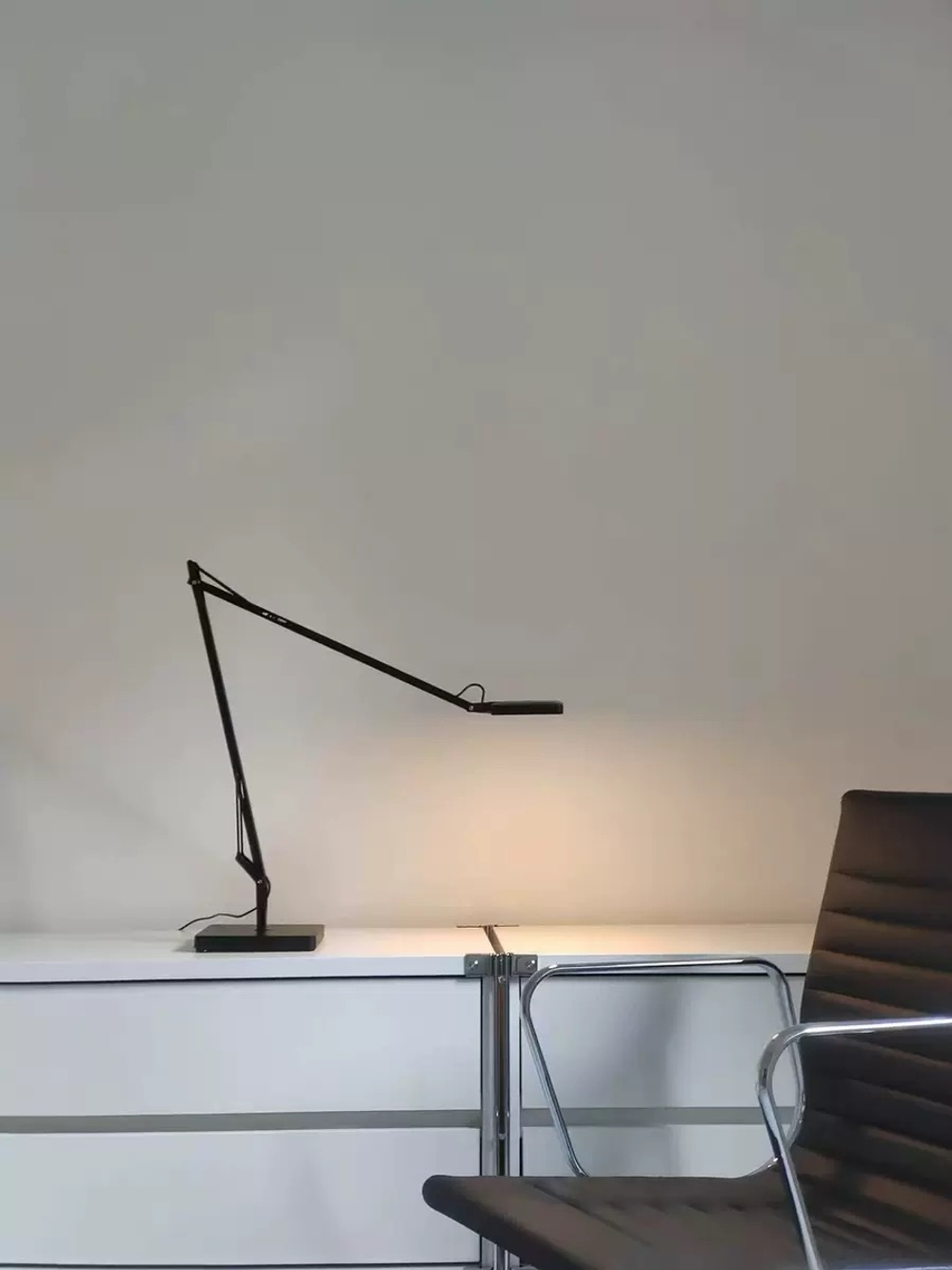 Table design lamp Kelvin EDGE by Flos