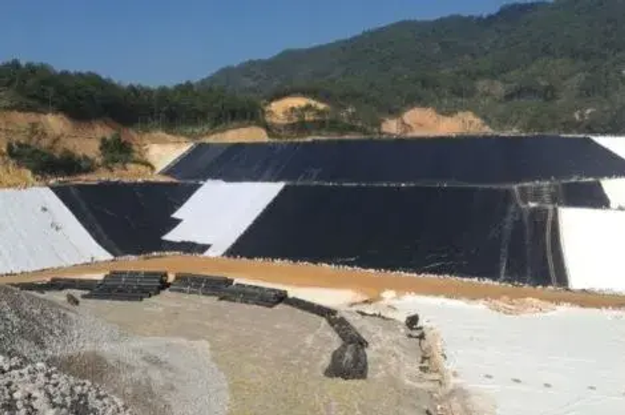 Tailings Pond of Auricupride on Purple Mountain Project — геосинтетические материалы для противофильтрационной защиты хвостохранилища
