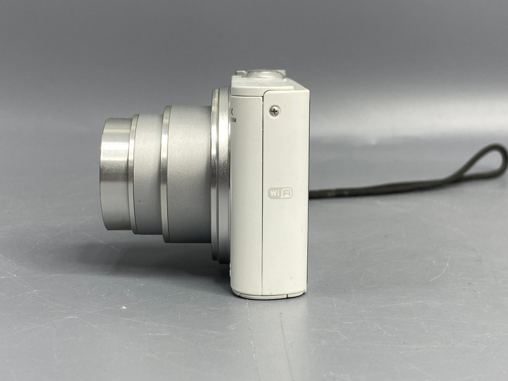 Sony Cyber-shot DSC-WX300 царапины на экране