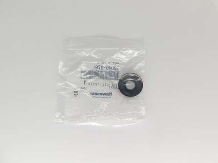 сальник помпы Kawasaki ER-4N ER650 EX400 EX650 Versys 650 92049-0115