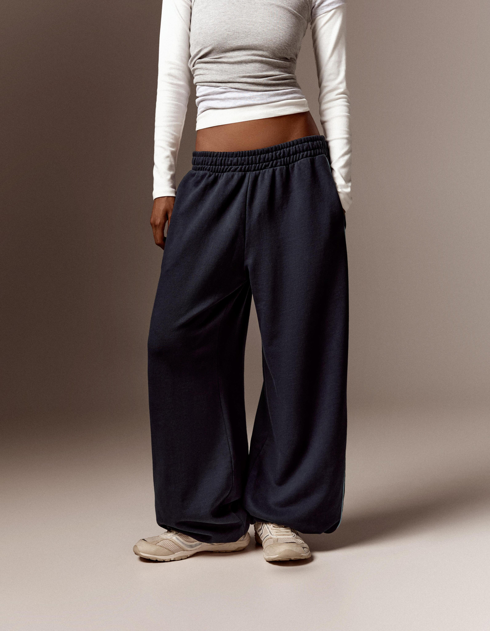 Женские брюки-джоггеры из мягкой ткани Dancer - BERSHKA