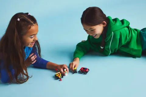 Конструктор LEGO City 60458 Машина-пицца против гоночной пожарной машины