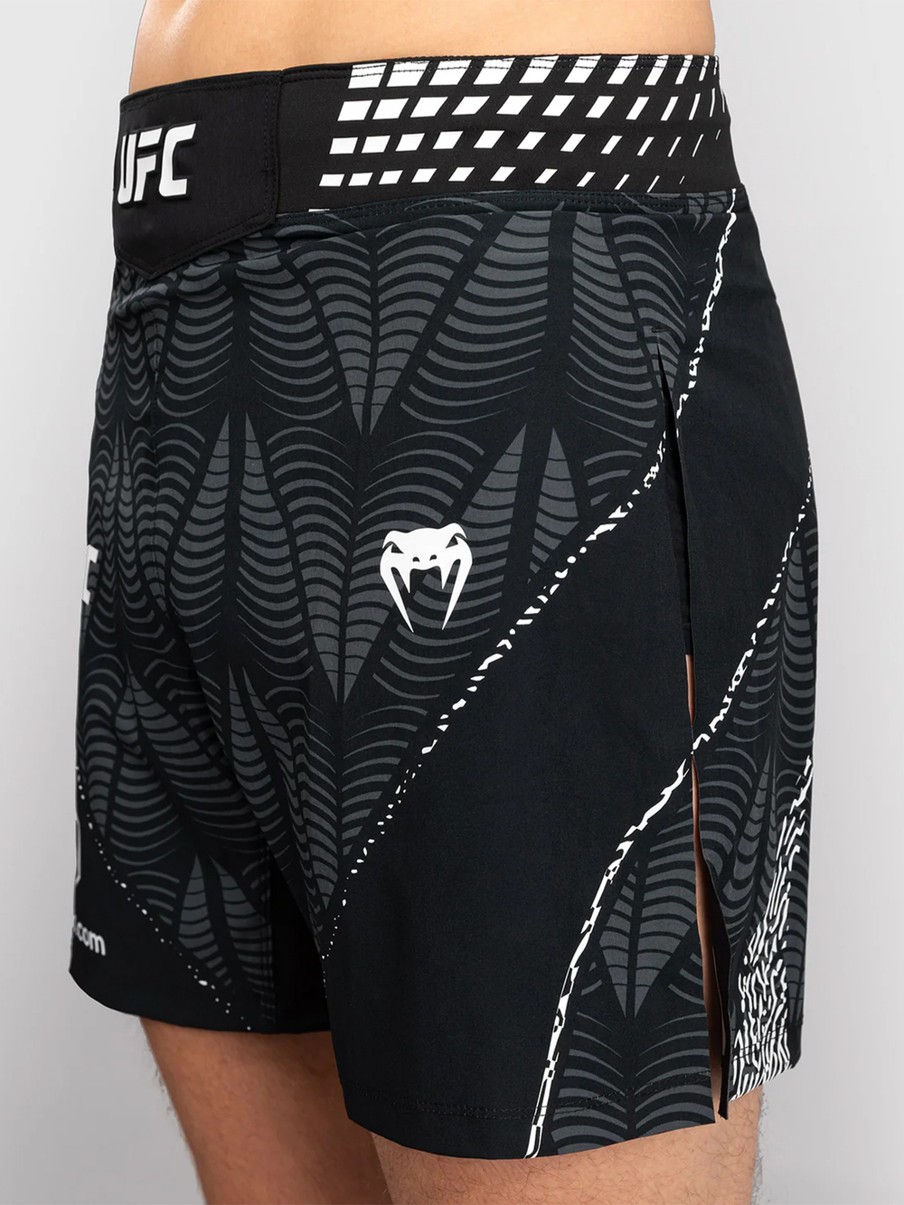 Шорты ММА Venum UFC Zenith Fight Night Gladiator style Black/White