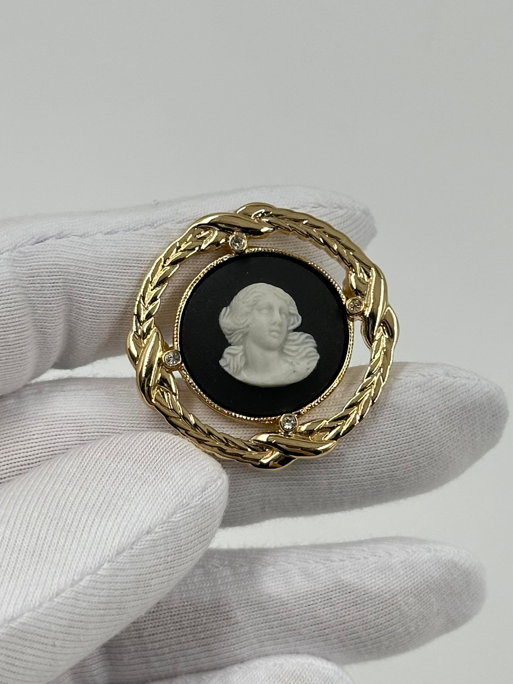 Брошь Wedgwood