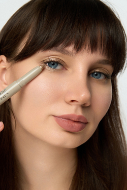 Стойкие тени-карандаш для век LASTING EYESHADOW STICK в оттенке LEO