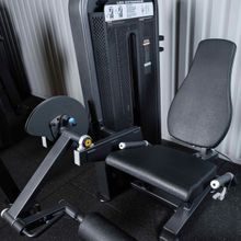 U3002D-JZ Разгибание ног сидя. Стек 135 кг