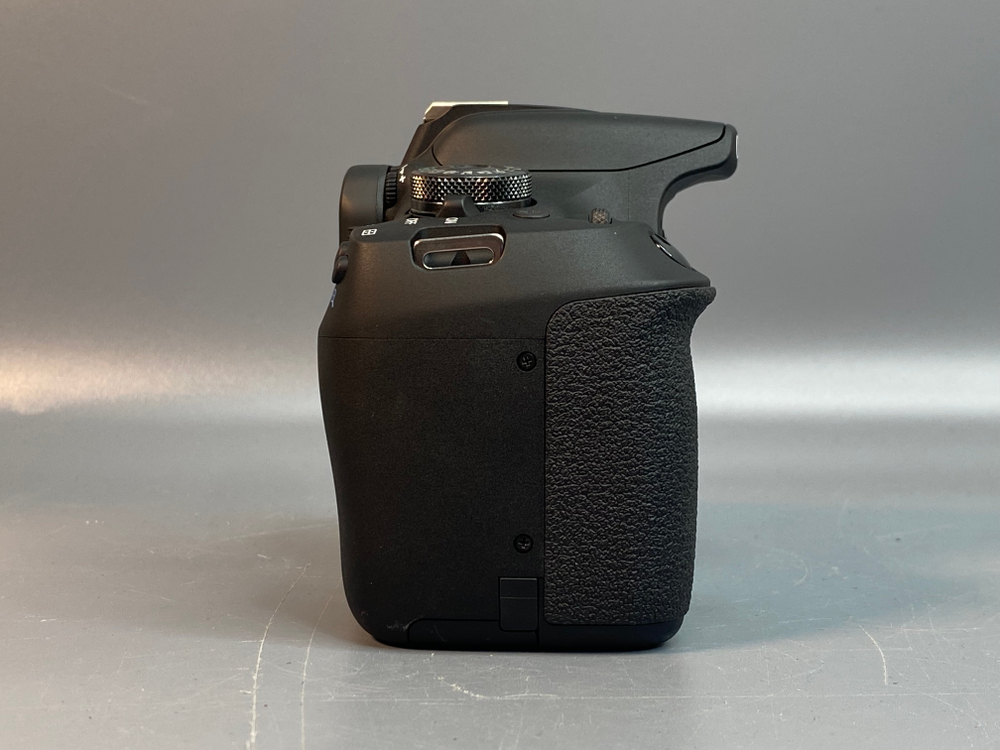 Canon EOS 2000D Body Не включается.