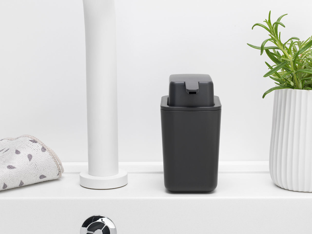Диспенсер для жидкого мыла 0.25л Brabantia Sink Side темно-серый