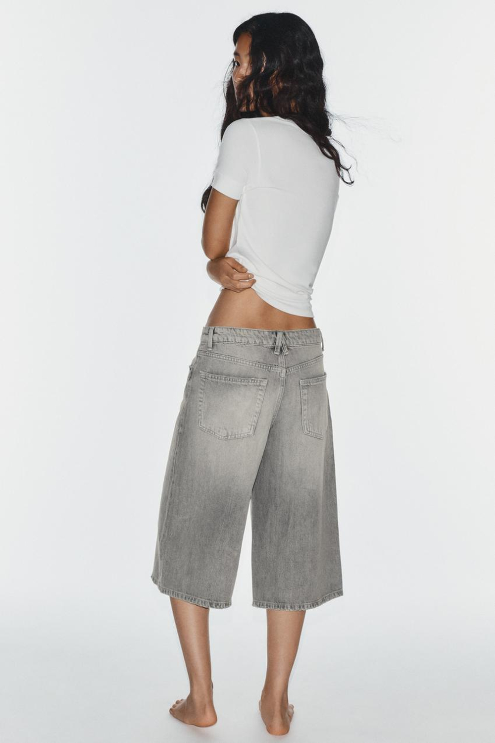 ZARA ДЖИНСОВЫЕ ШОРТЫ TRF BAGGY С РАЗРЕЗАМИ, СВЕТЛО-СЕРЫЙ
