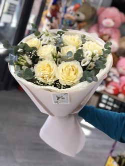 Букеты из белых роз