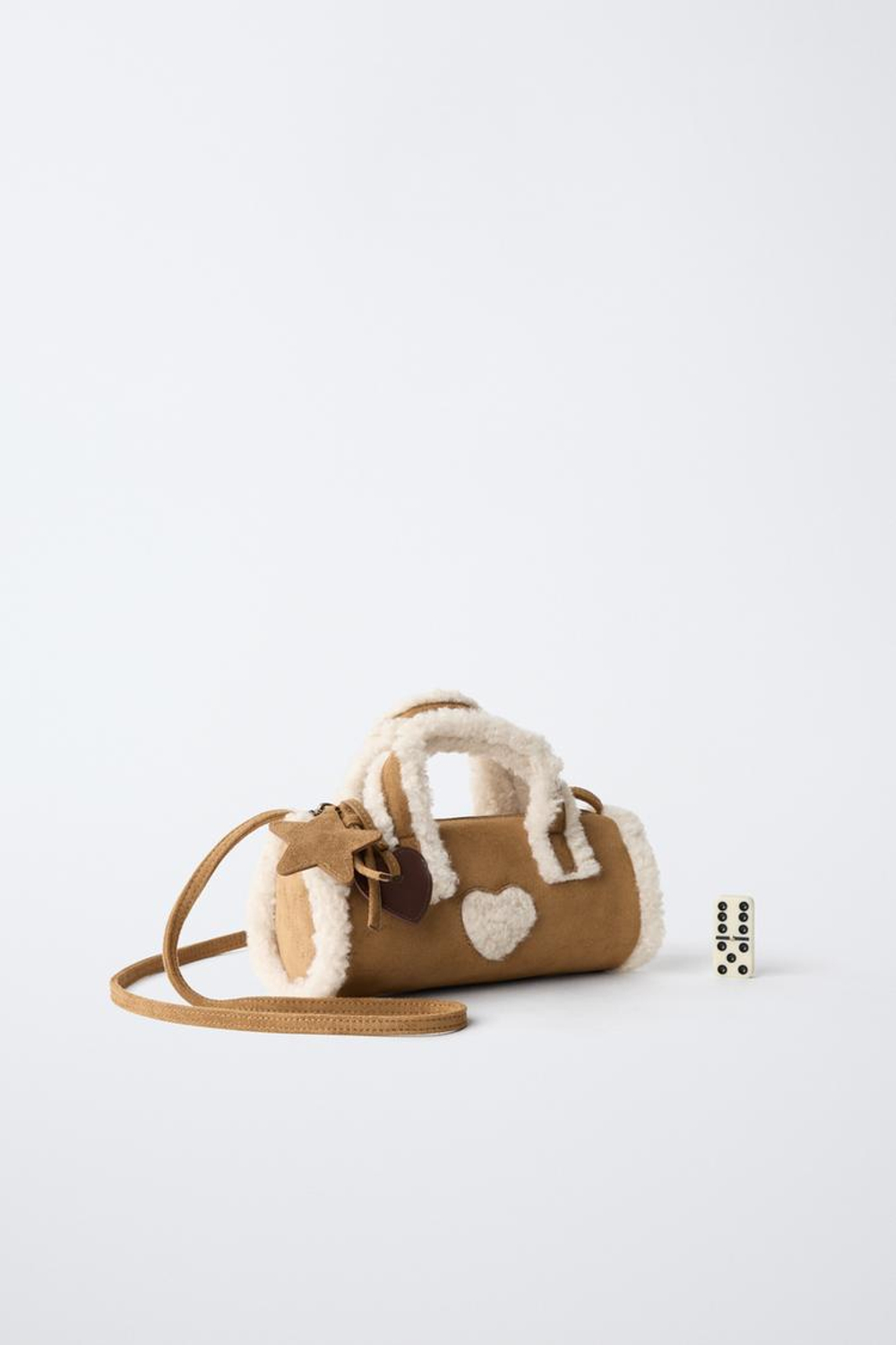 ZARA СУМКА ИЗ ИСКУССТВЕННОЙ ОВЧИНЫ С ПОДВЕСКАМИ, КОРИЧНЕВЫЙ