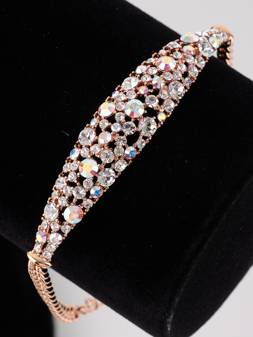 Браслет Россыпь из белых камней-хамелеонов Swarovski