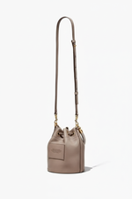 СУМКА MARC JACOBS THE LEATHER BUCKET BAG CEMENT