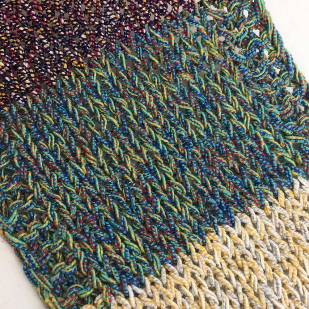 COLORADO - lineapiu'; 68% хлопок, 32% п/а; 600м/100гр; цвет: B6716 Rosso/nero, missoni: красная, желтая и белая нити в фиолетовой оплетке MPo