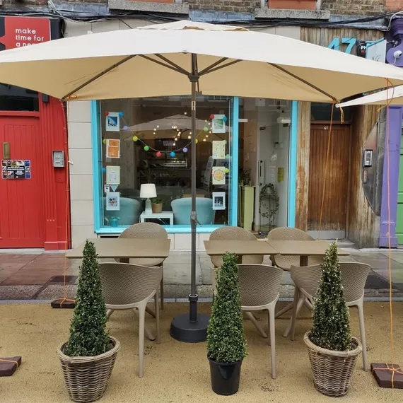 Стол пластиковый Sky 70х70 бежевый