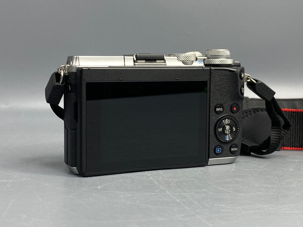 Canon EOS M6 Kit 18–55 mm f/3.5–5.6 IS STM