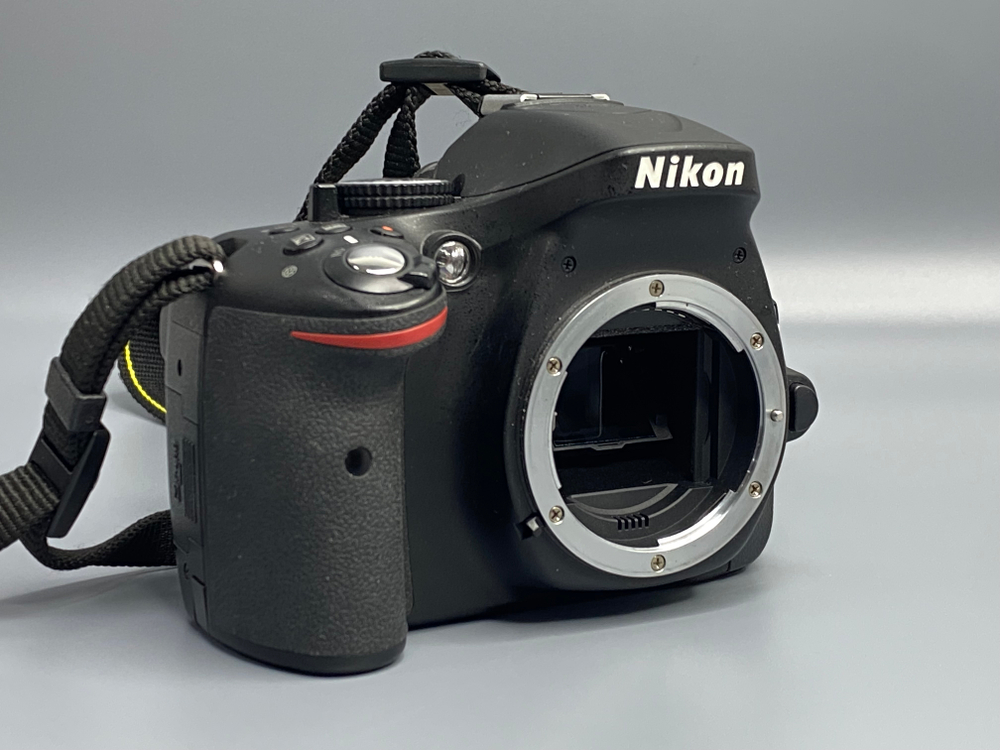 Nikon D5200 + Kit 18-55mm 10 420 кадров