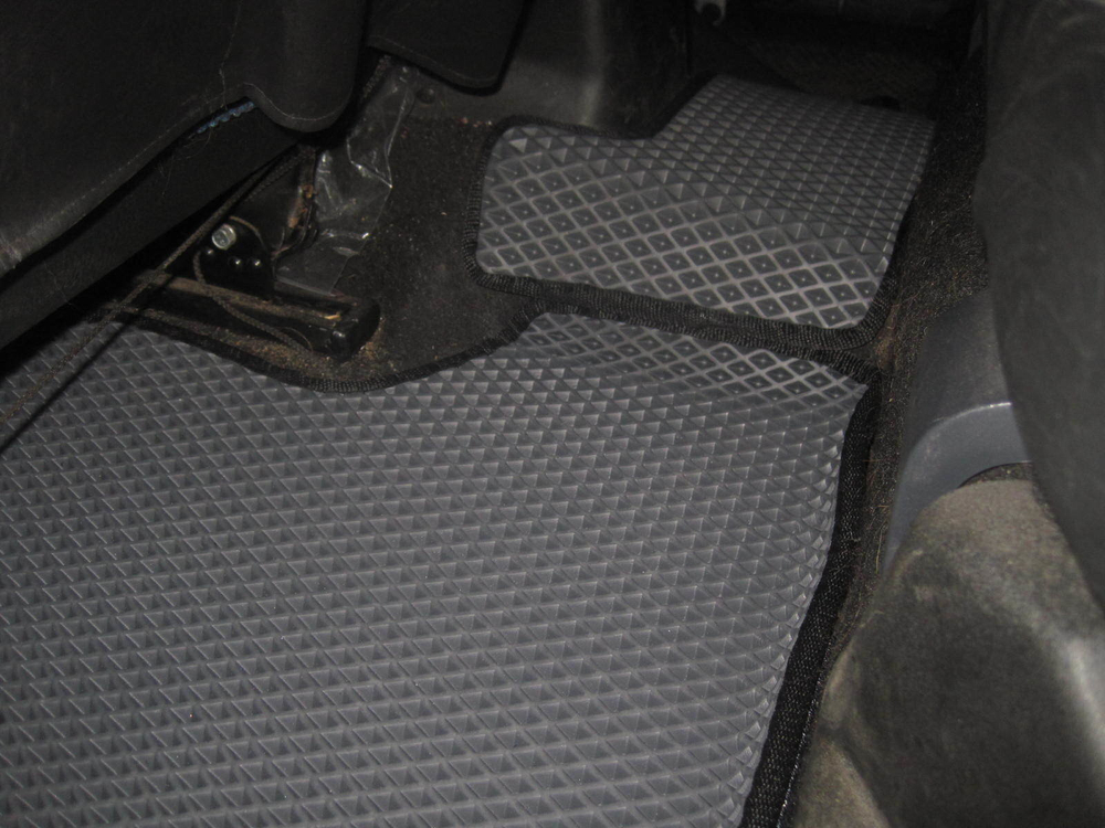 Автоковрики для Chevrolet Niva. Комплектация с ПОДЛОКОТНИКОМ. (2002-->)
