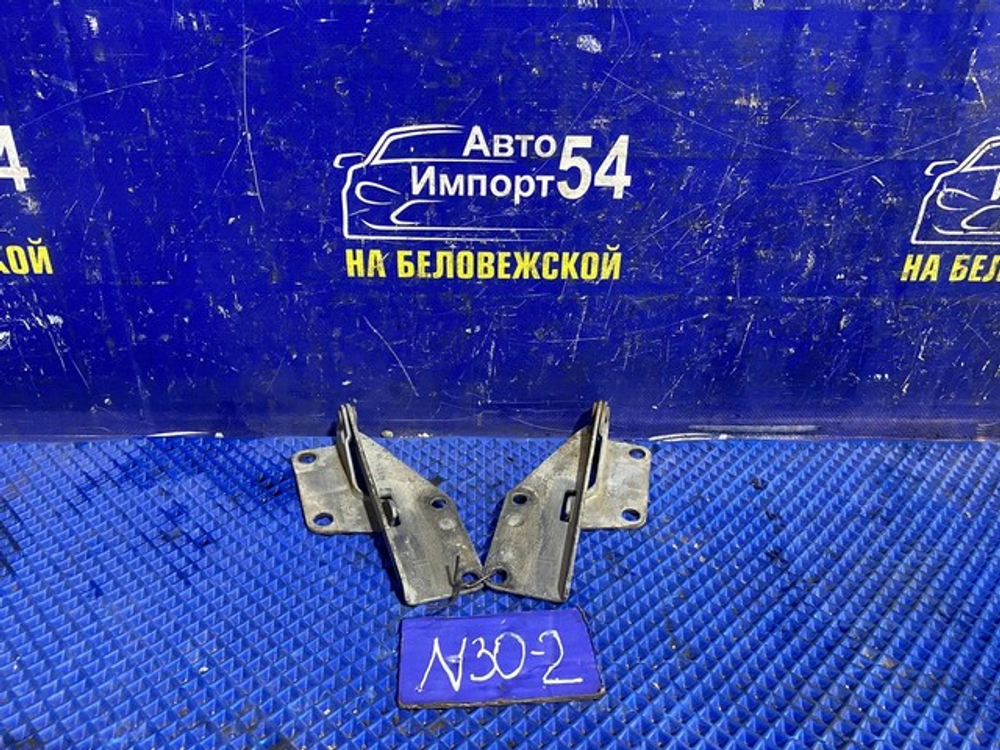 Петля капота левая NISSAN R'NESSA 1997