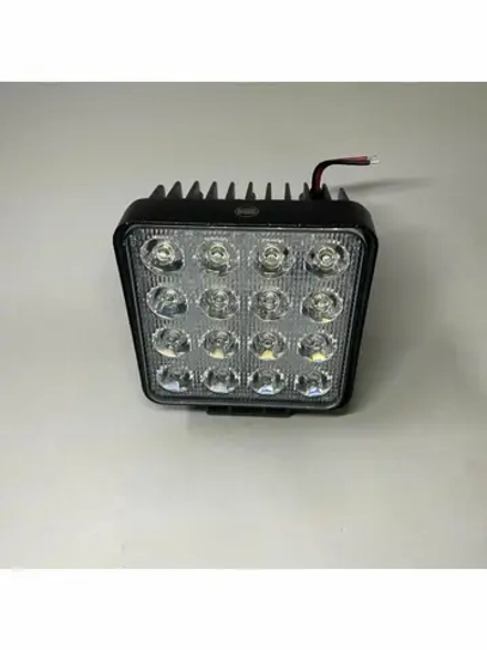 Фара противотуманная OFF-Road (Квадратная ,16 диодов, рассеиваемый свет) 12/24V 48W (110х65х125)