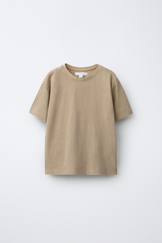ZARA БАЗОВАЯ ФУТБОЛКА ИЗ ТКАНИ С ЭФФЕКТОМ ПОТЕРТОСТИ, СВЕТЛО-БЕЖЕВЫЙ