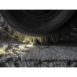 Тактический пистолетный фонарь Armytek Buckler M1 - тест прочности под колесом