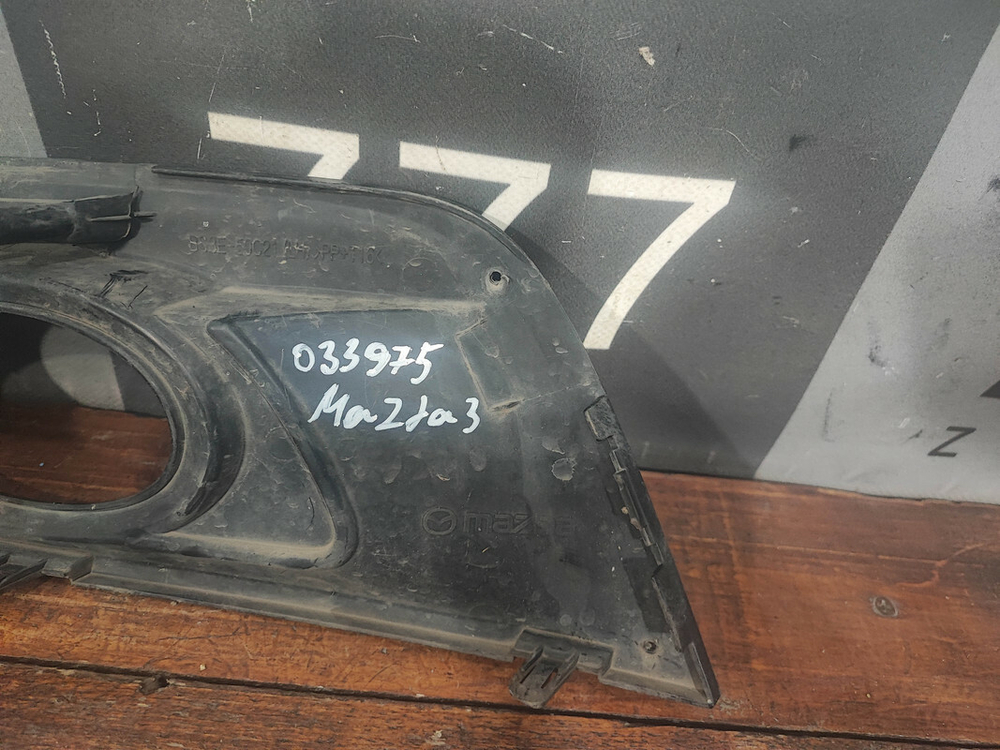 Накладка ПТФ левая Mazda 3 (BK) 06-09 Б/У Оригинал BS3E50C21