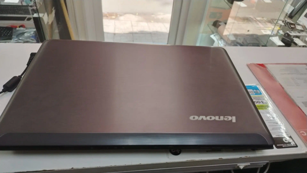 15.6" Ноутбук Lenovo Z570 i3/8/128