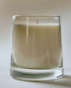 ZARA HOME АРОМАТИЧЕСКАЯ СВЕЧА ÉCLAT DE LYS (180 Г)