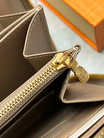 Кошелек женский Louis Vuitton Zippy бежевый
