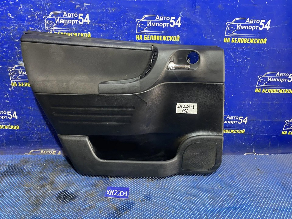 Обшивка двери SUBARU TRAVIQ 2003