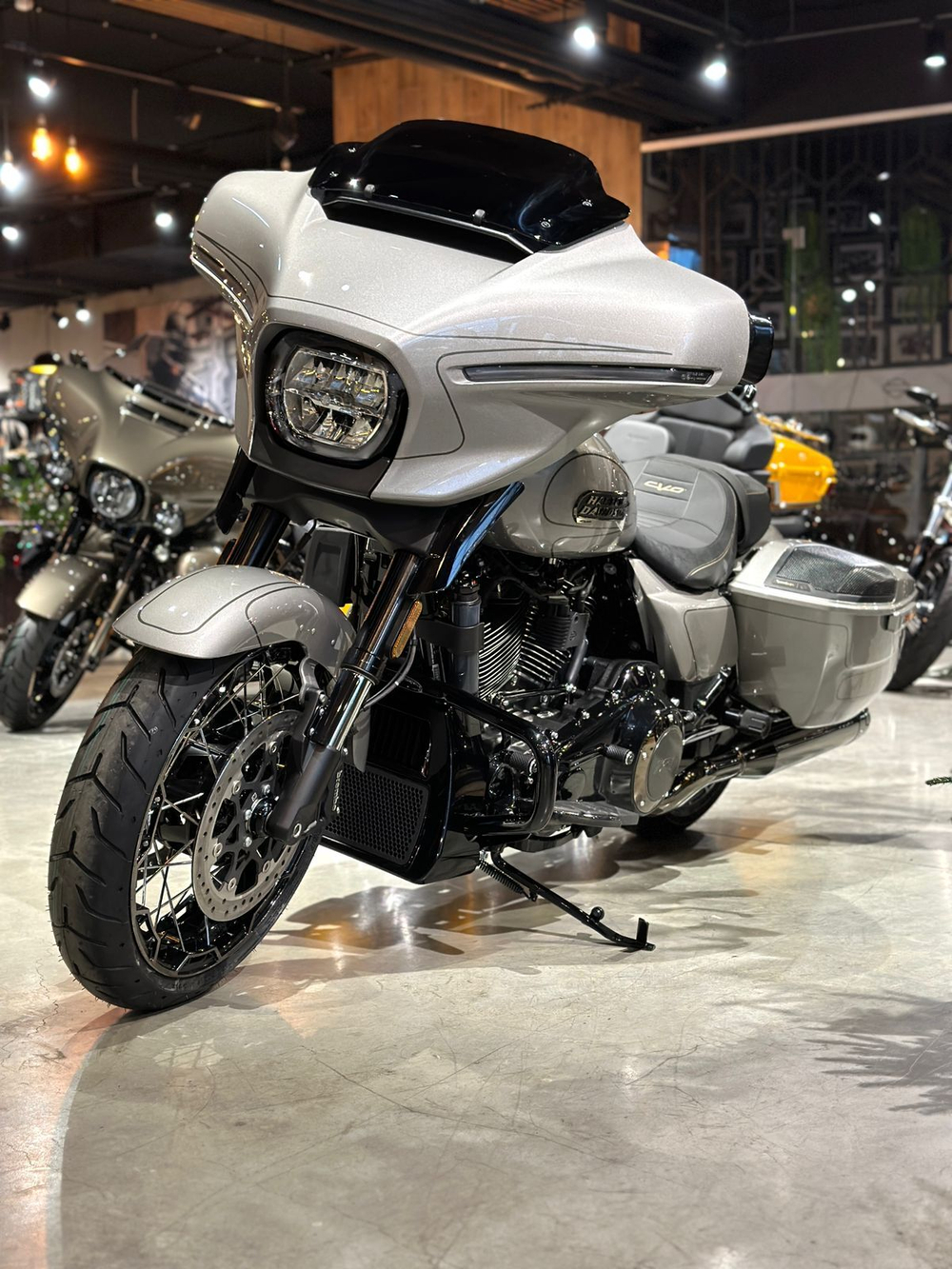 Harley-Davidson CVO Street Glide NEW, 2024 "Dark Platinum"