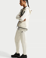 Nike Sportswear Tech Fleece Женские джоггеры с нормальной посадкой - NIKE