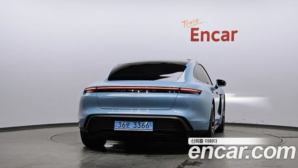 Porsche Taycan Base — 2023