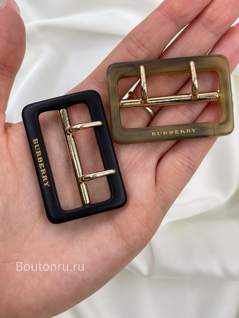 Пряжка Барб. черная  матовая с золотом