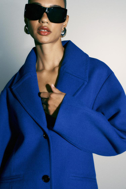 ZARA ПАЛЬТО ОВЕРСАЙЗ СО СПУЩЕННЫМИ ПЛЕЧАМИ, ЯРКО-СИНИЙ