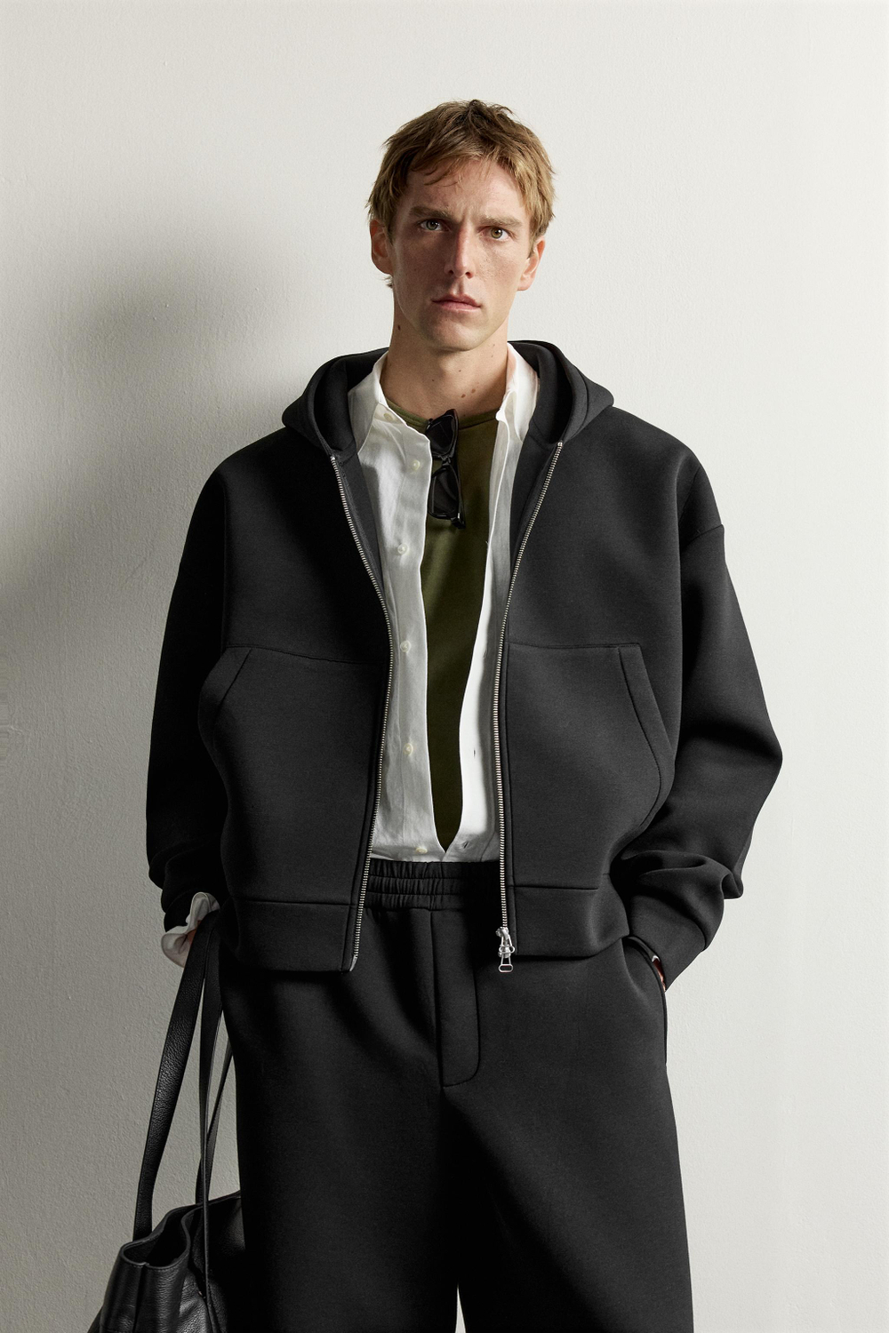 ZARA ХУДИ ИЗ ВЫСОКОТЕХНОЛОГИЧНОЙ ТКАНИ С МОЛНИЕЙ, ЧЕРНЫЙ