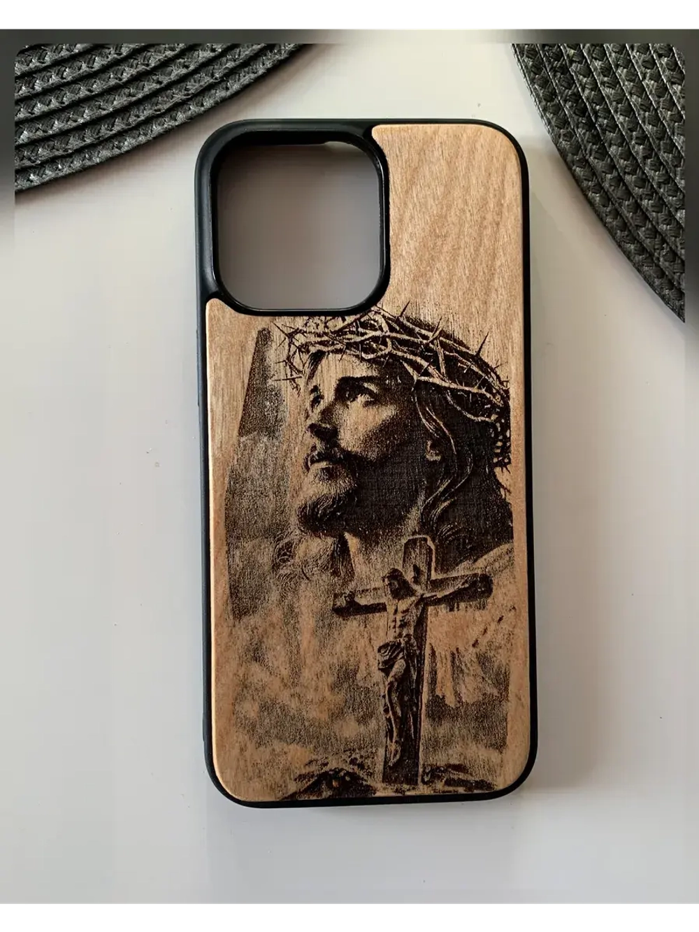 Чехол для iPhone 16 Иисус Христос из дерева