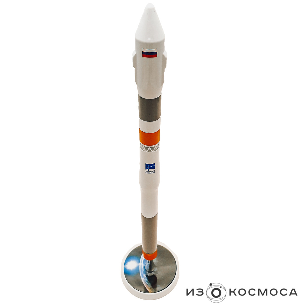 Модель ракеты-носителя "Союз-2В" 1:144