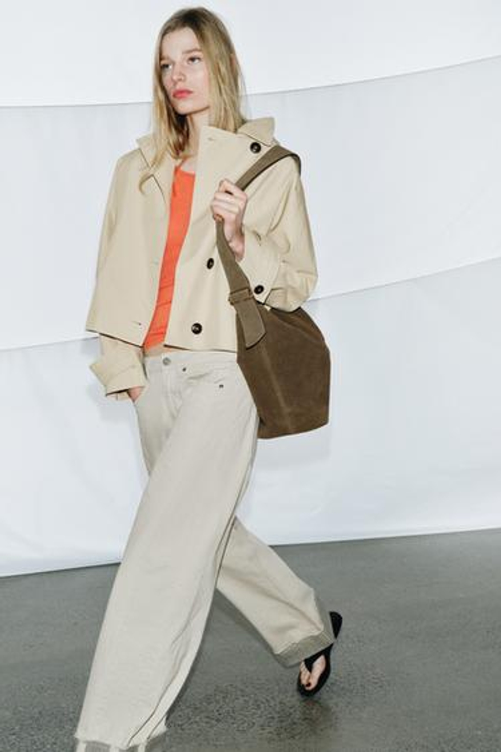 КОРОТКИЙ ВОДОНЕПРОНИЦАЕМЫЙ ТРЕНЧКОТ ZW COLLECTION - ZARA