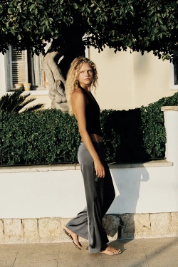 ZARA ТОП С ГОРЛОВИНОЙ ХАЛТЕР И ЗАКРУГЛЕННЫМ НИЗОМ, ЧЕРНЫЙ