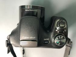 Sony Cyber-shot DSC-H200, отходит крышка батарейного отсека