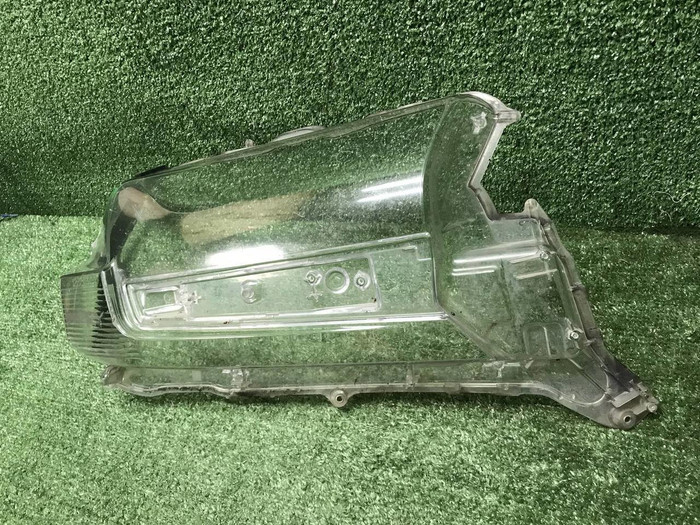 Стекло фары правое Toyota Land Cruiser 200 (15-21)