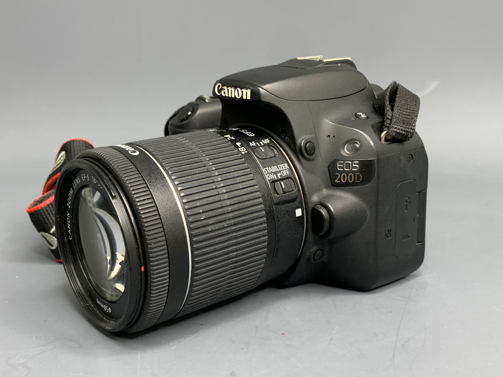 Canon EOS 200D Kit 18-55mm IS STM 41.200 кадров
