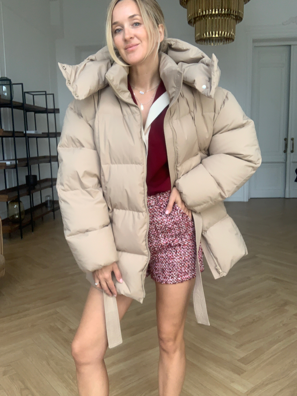 Пуховик средней длины с поясом Sesame Beige