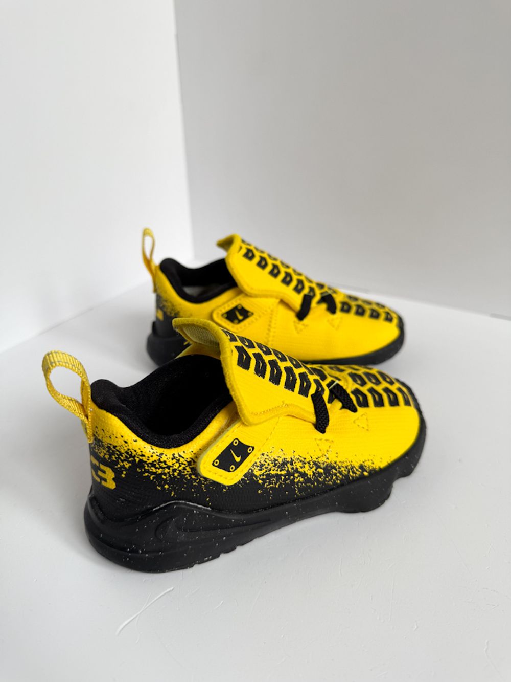 Новые кроссовки Nike, 23