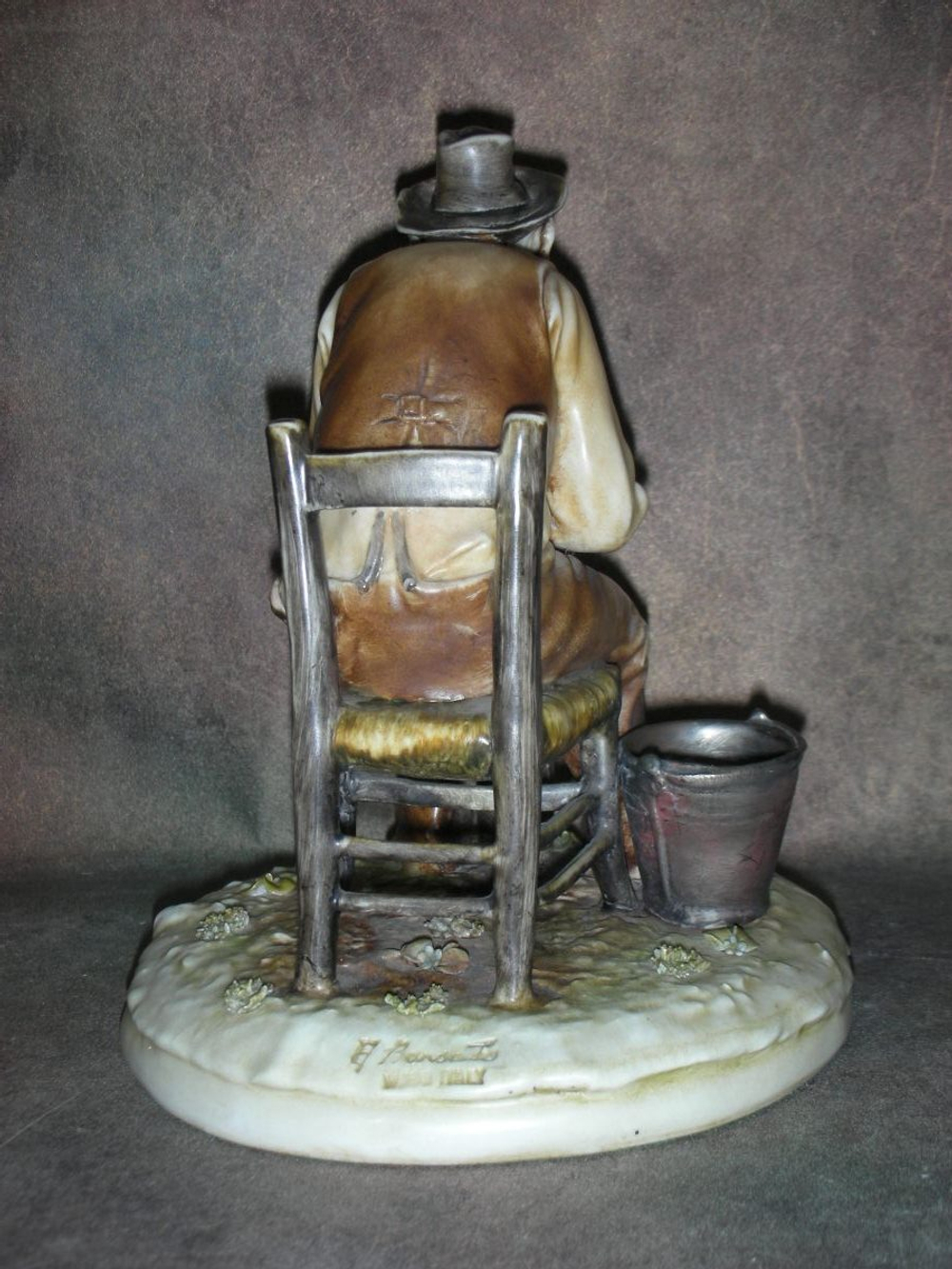 Статуэтка. Фарфор. Домашняя работа. Capodimonte. Италия