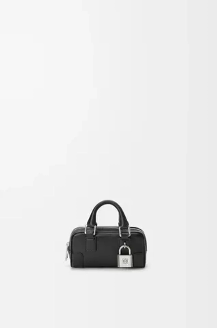 Loewe Сумка Amazona Nano в блестящей телячьей коже, черный